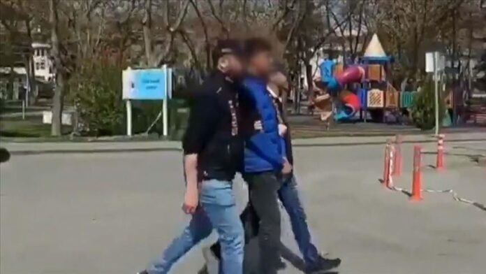 Yaşlı adam sosyal medya kişi