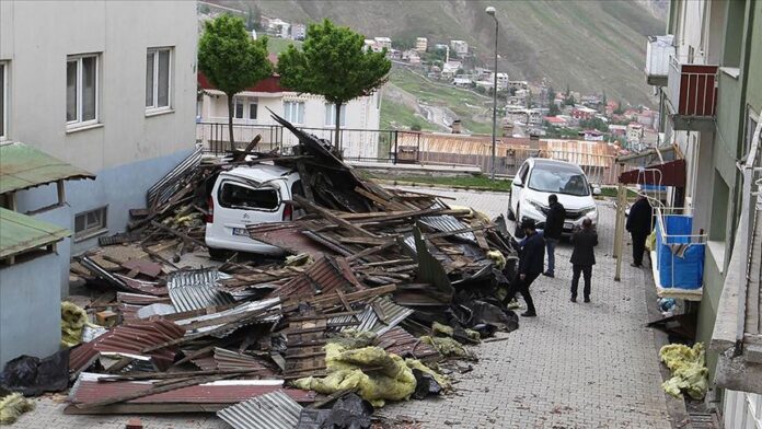 rüzgar çatı